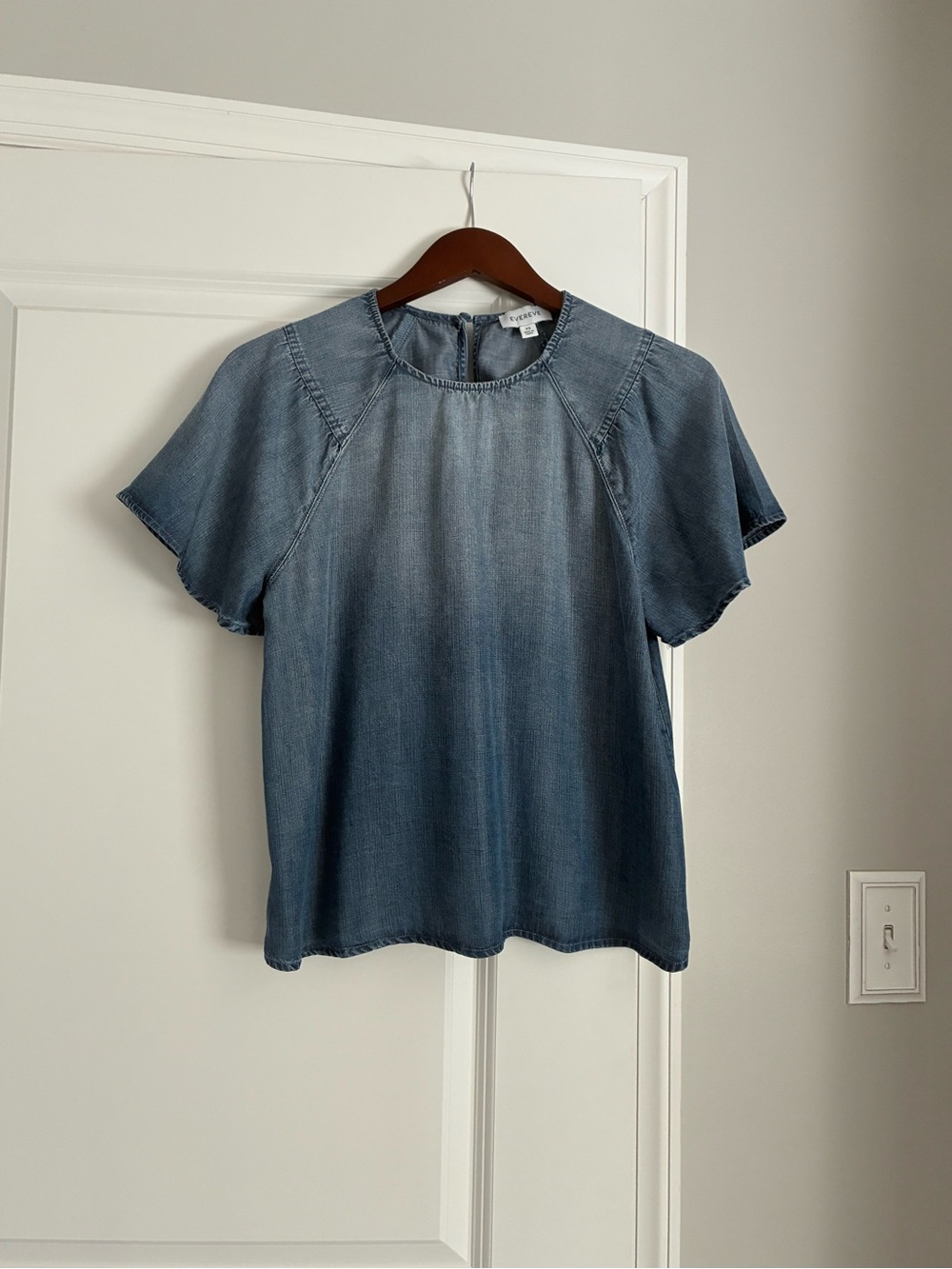 Evereve Chambray Flutter Sleeve Blouse